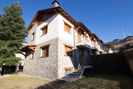Apartmán Casa amb jardí Alp Exteriér fotografie